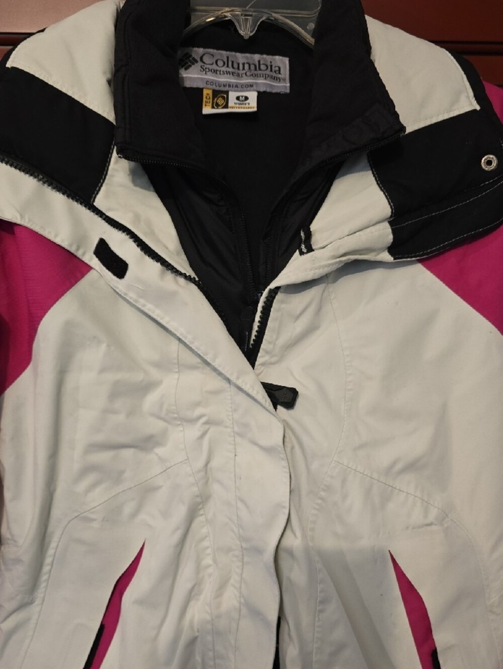 Columbia Women's White and Pink Ski Jacket - Picture 10 of 12